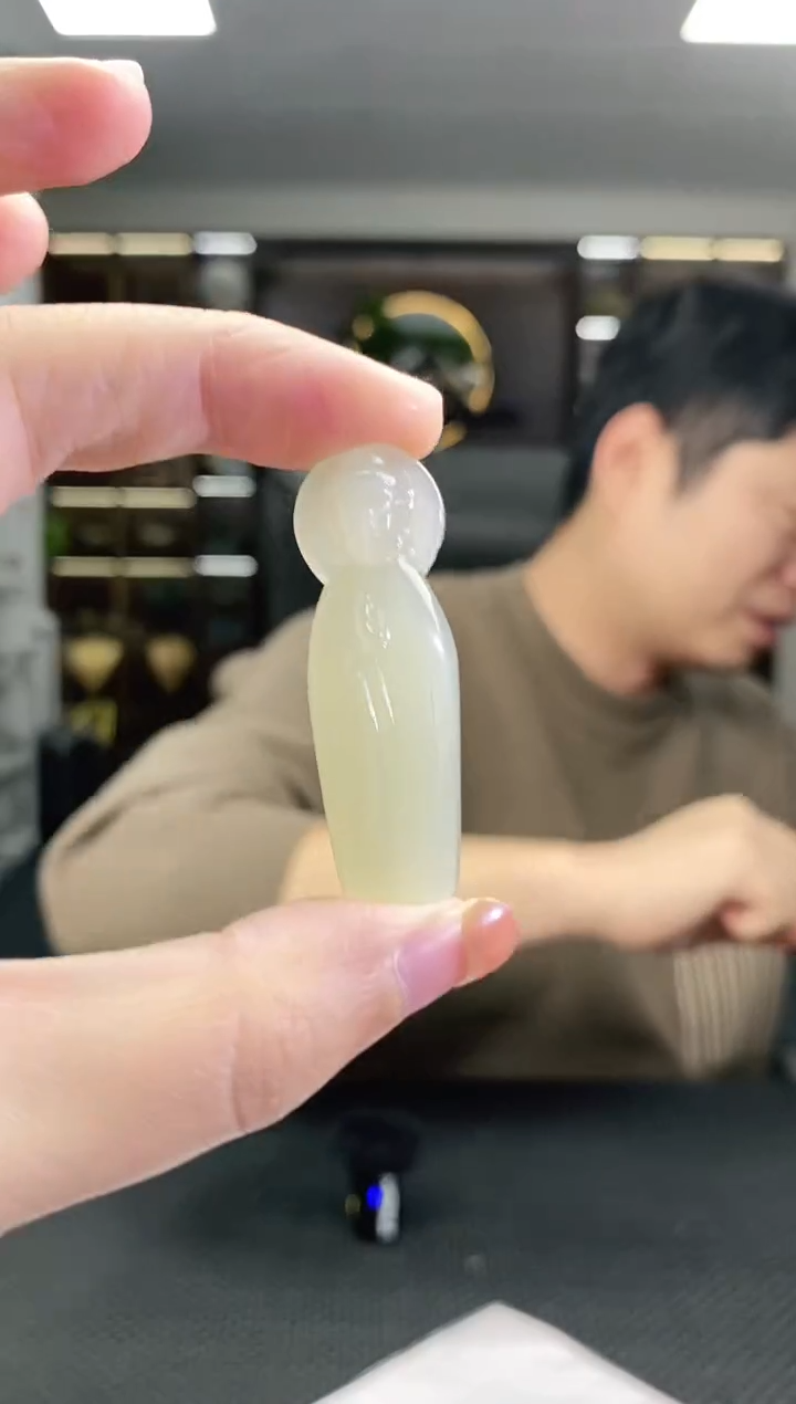 颈饰未镶嵌和田玉素衣站观音吊坠