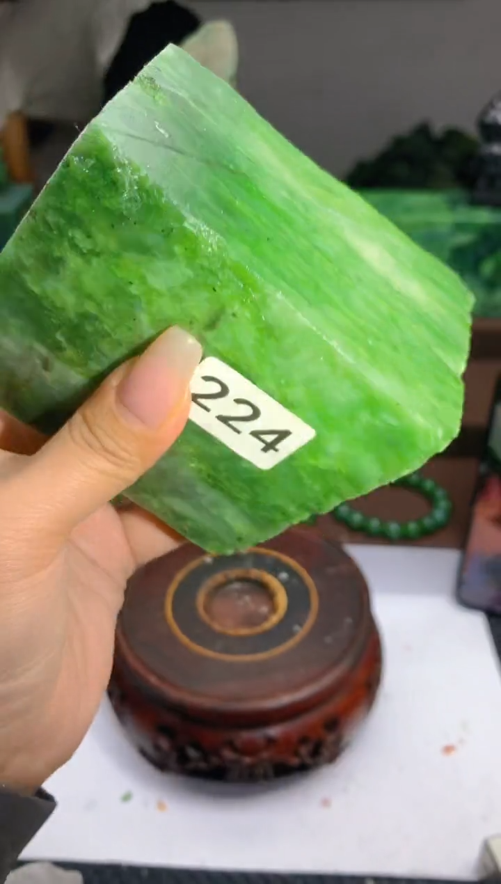 和田玉（碧玉）未镶嵌珠宝半成品1