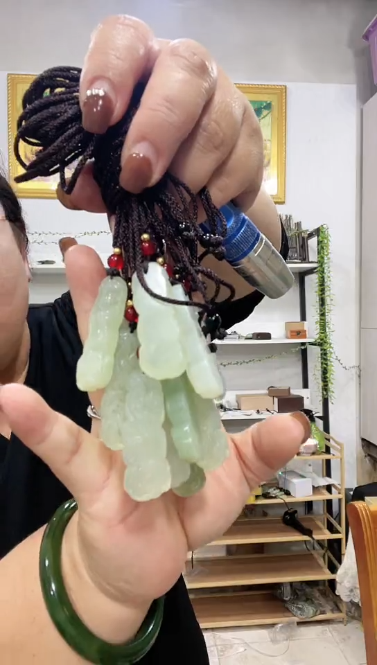 未镶嵌岫玉颈饰多样性发货发其中一件