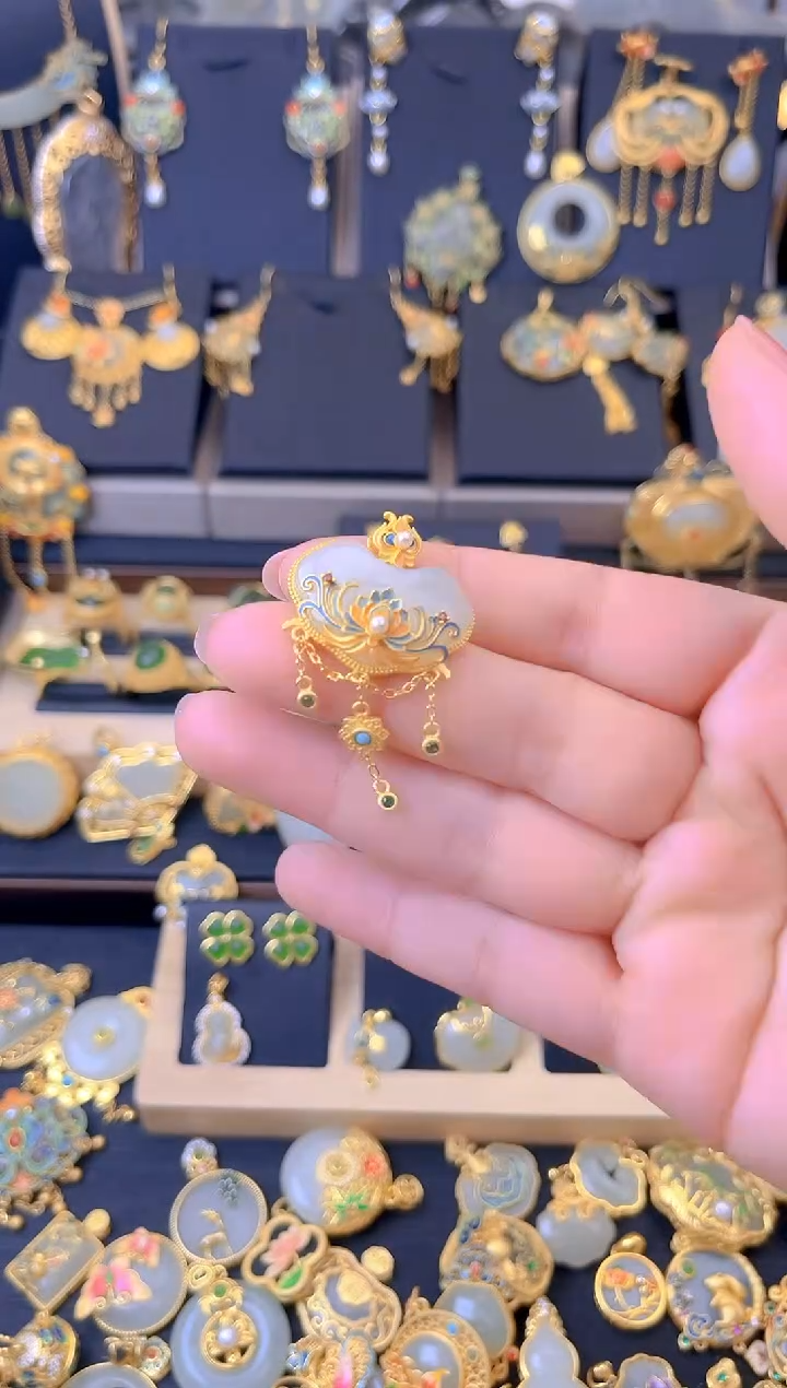 【闪购商品】和田玉吊坠银S925镀金镶嵌三生三世莲花如意流苏吊坠