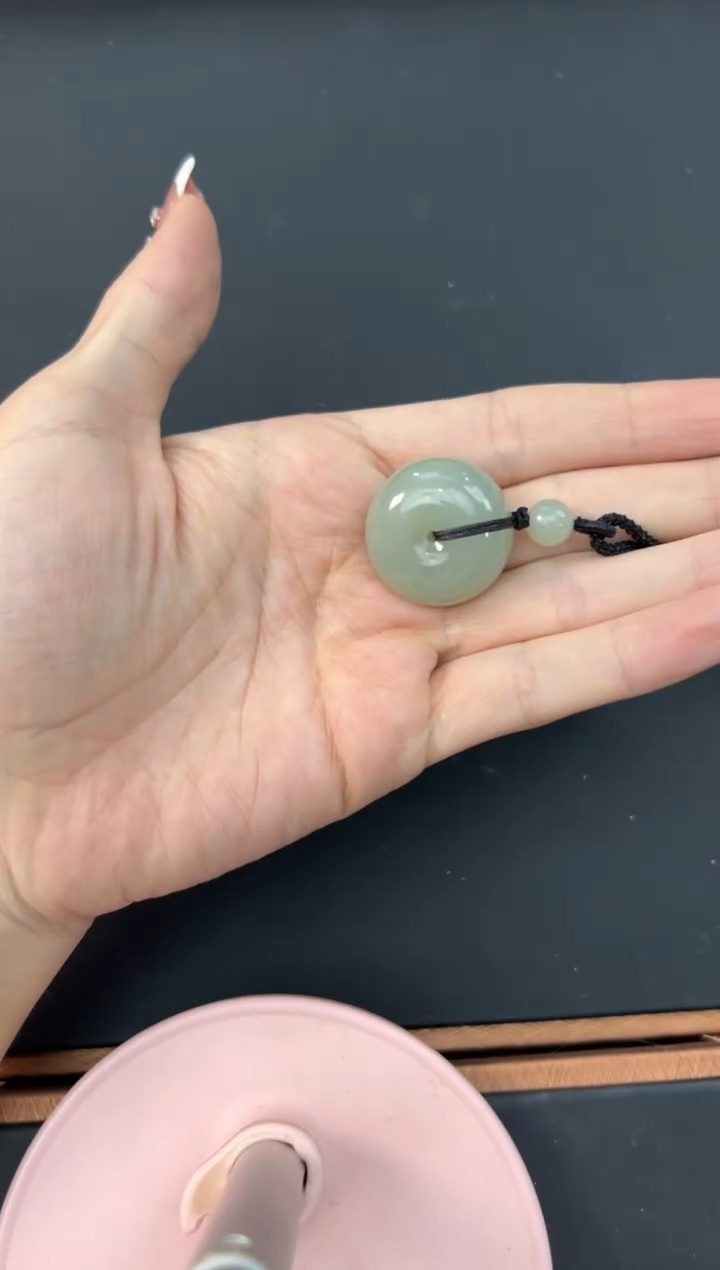 【闪购商品】和田玉吊坠(赠链)未镶嵌且末微色差近矿平安扣