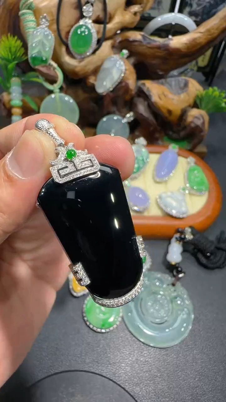 【闪购商品】翡翠吊坠(不含链)18K金镶嵌吊坠