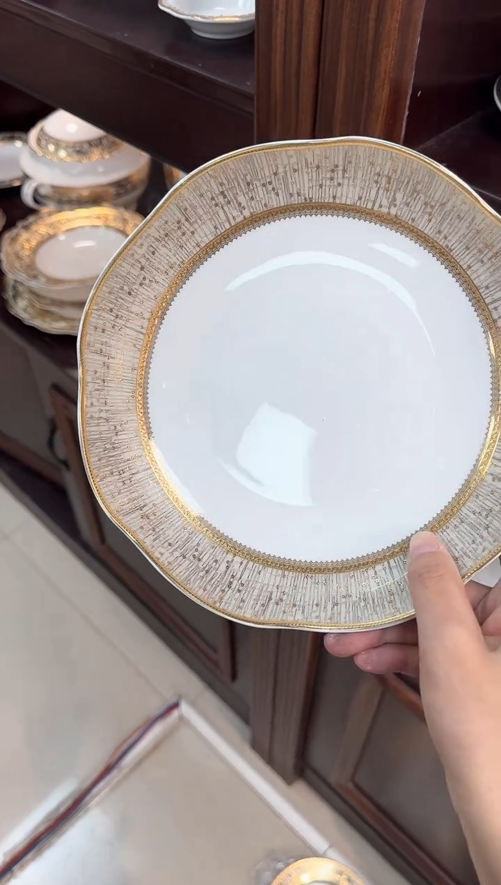 【闪购商品】瓷片8寸深菜盘异形 春节活动福利价