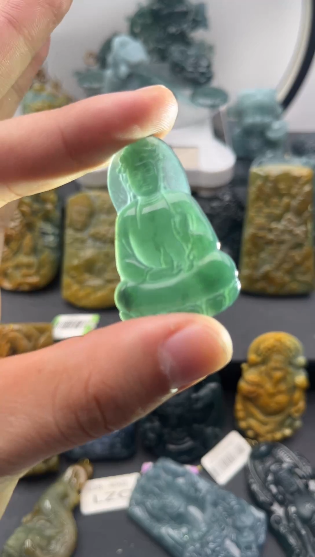 颈饰未镶嵌翡翠观音