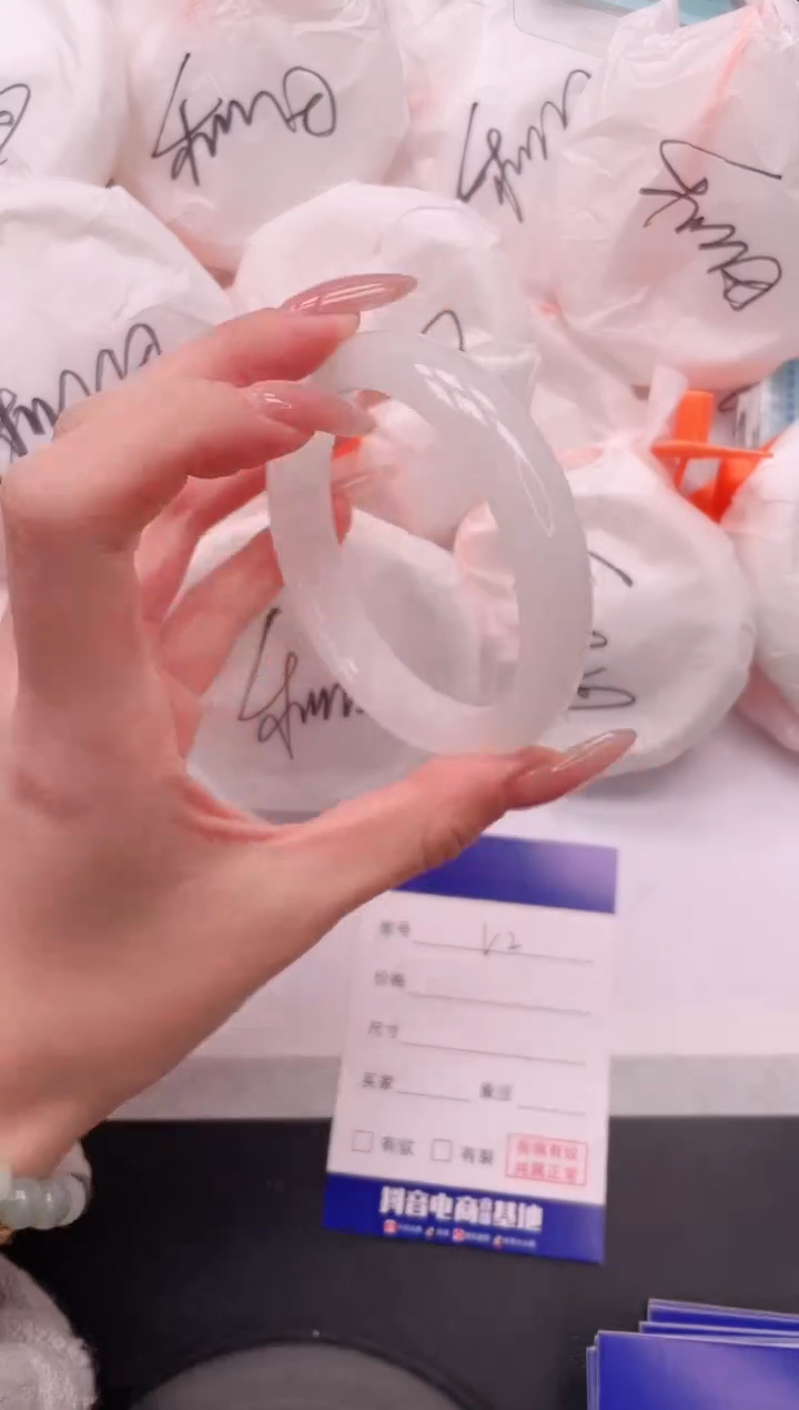 未镶嵌手镯石英质玉13V02-60