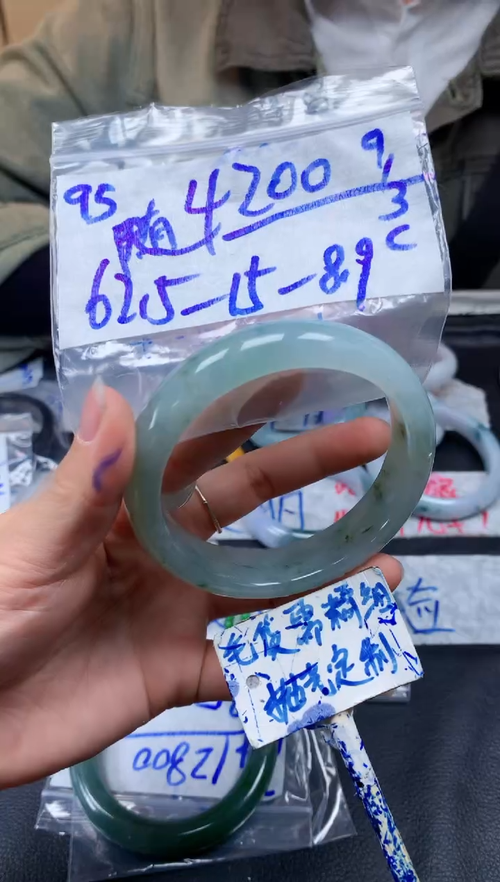 【闪购商品】定制翡翠未镶嵌95毛货需精细抛光手镯多样性拍一发一