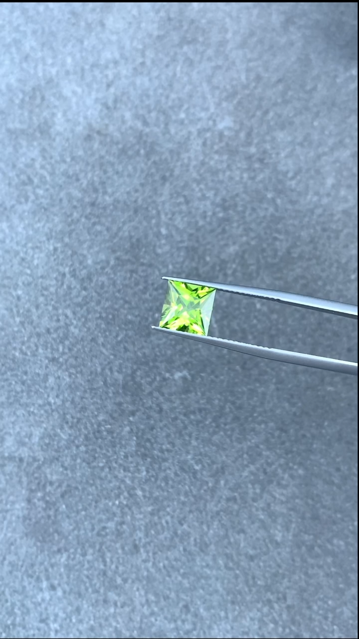 裸石未镶嵌橄榄石2.68克拉