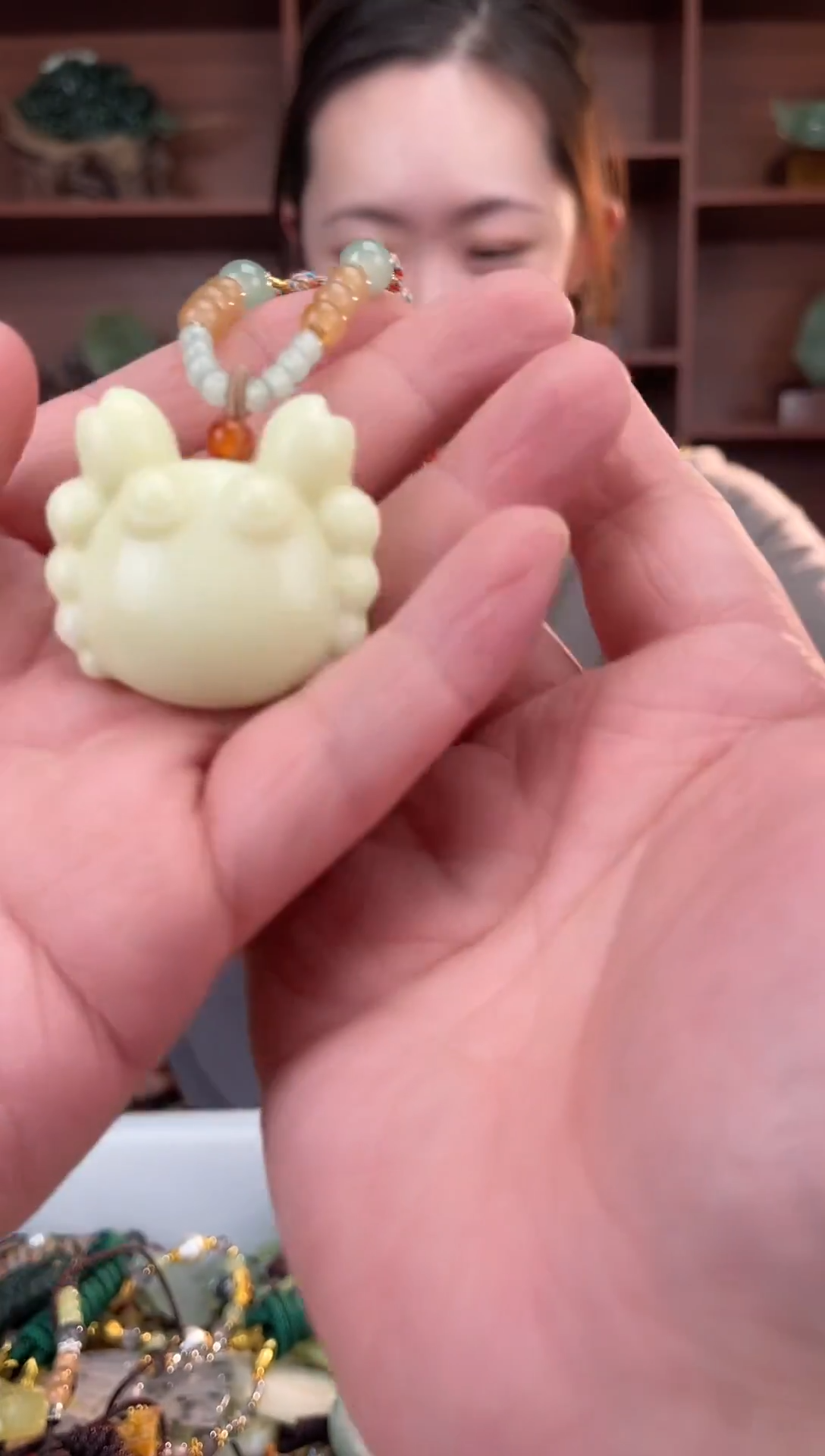 未镶嵌蛇纹石玉颈饰·