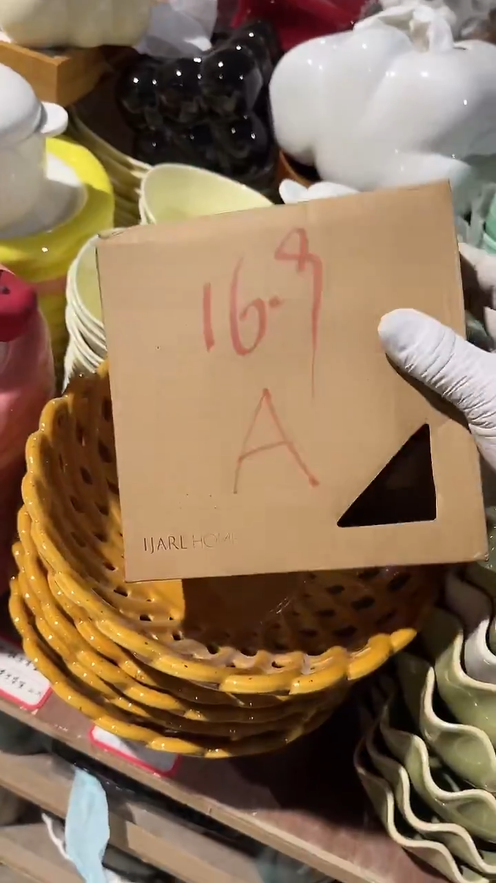 陶瓷盒子香蕉杯麻点随机微瑕 凑满20元包邮