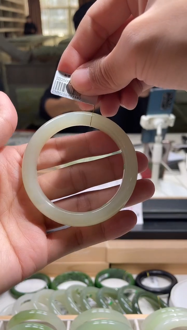 未镶嵌手镯和田玉54圈口 1182