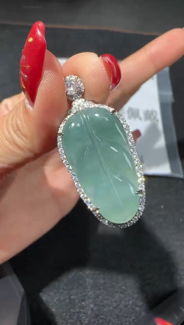 【闪购商品】翡翠吊坠(赠链)未镶嵌8982多样性发货拍一发一