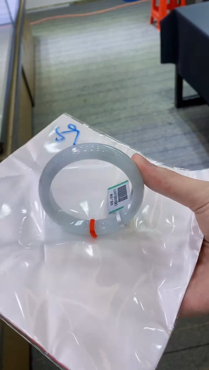 【闪购商品】翡翠手镯未镶嵌               
