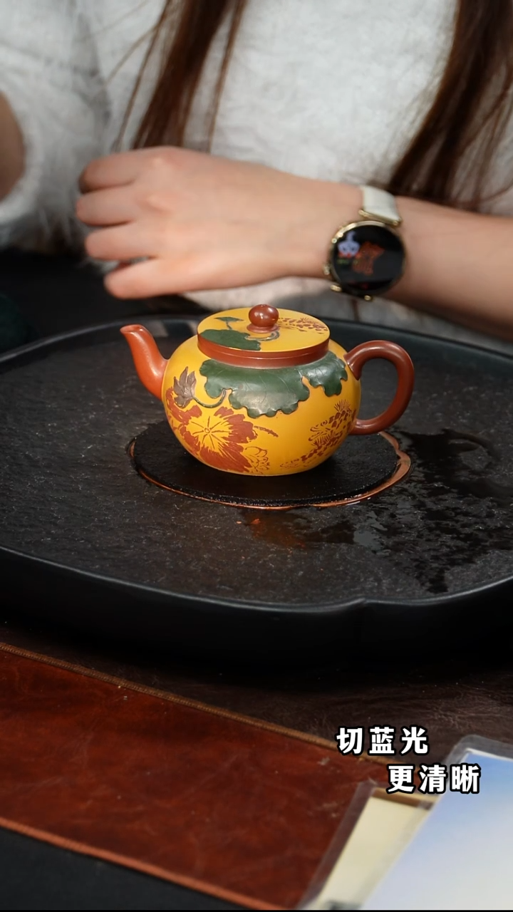 茶壶紫砂张杏娟  和合贵95  大红泥  220毫升 少云