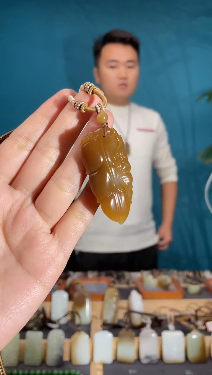 颈饰未镶嵌和田玉1