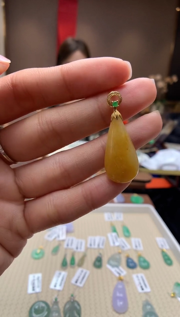 【闪购商品】翡翠颈饰18K金镶嵌水滴