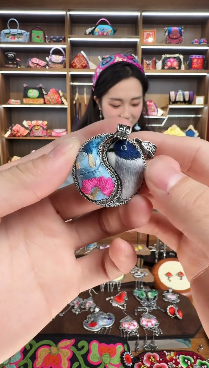 【闪购商品】织绣124蒙阿苏苗绣传承