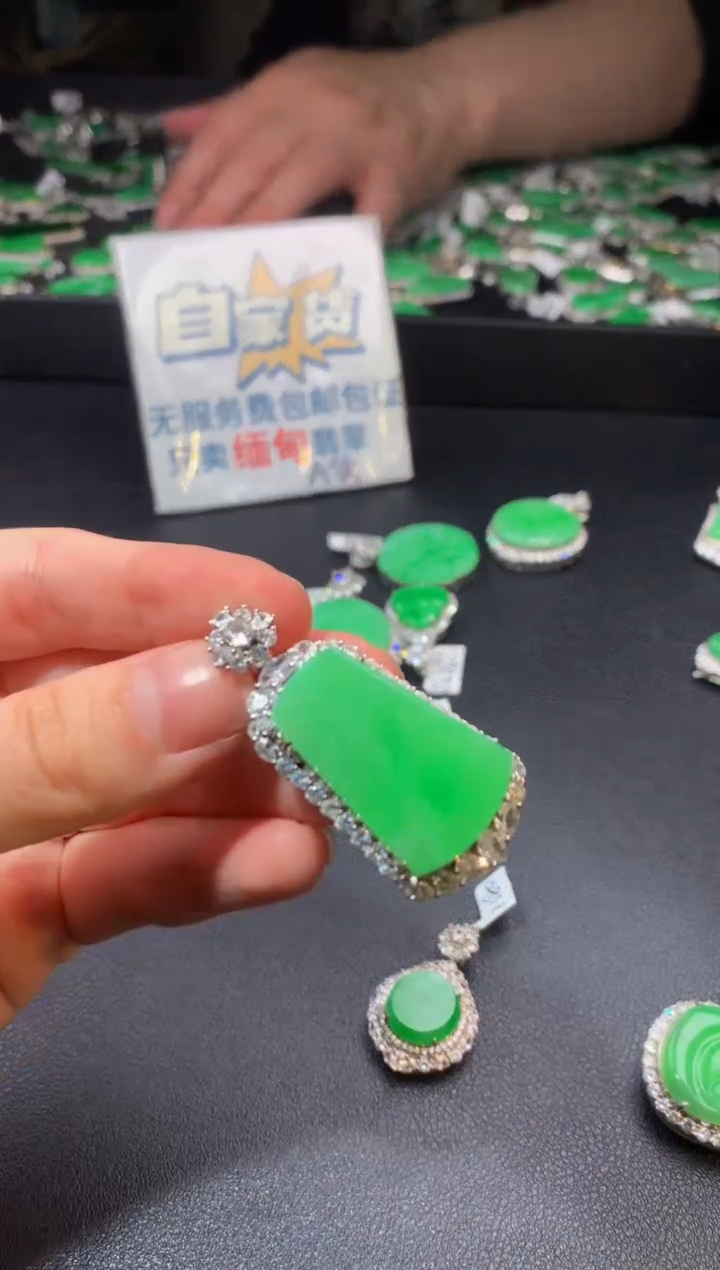 翡翠银S925镶嵌颈饰翡翠