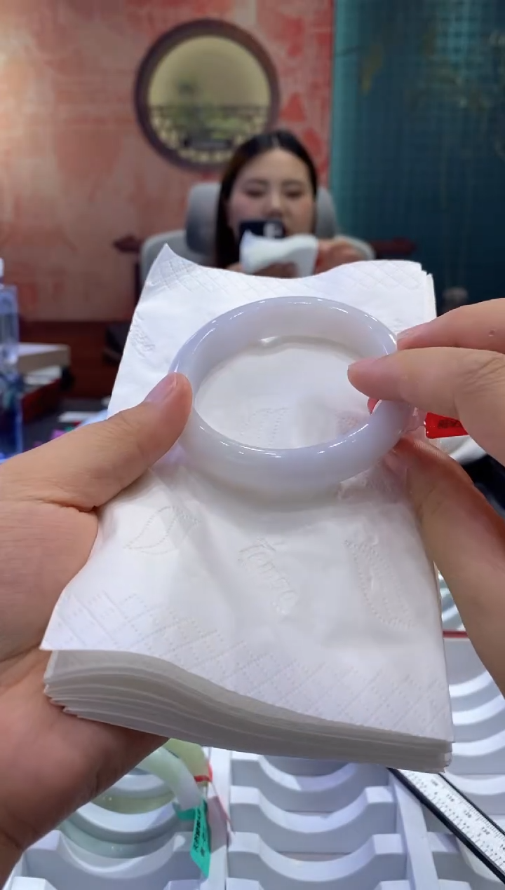 翡翠手镯未镶嵌多人0007641