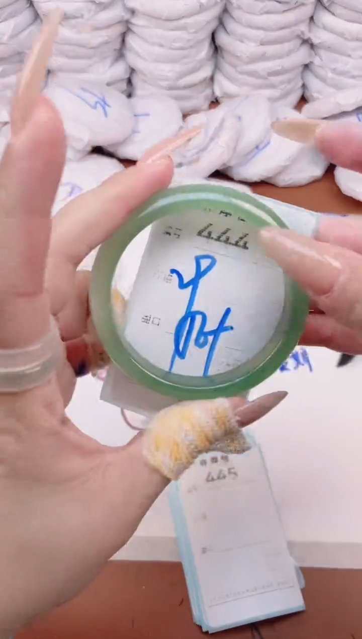 玛瑙/玉髓手镯未镶嵌444