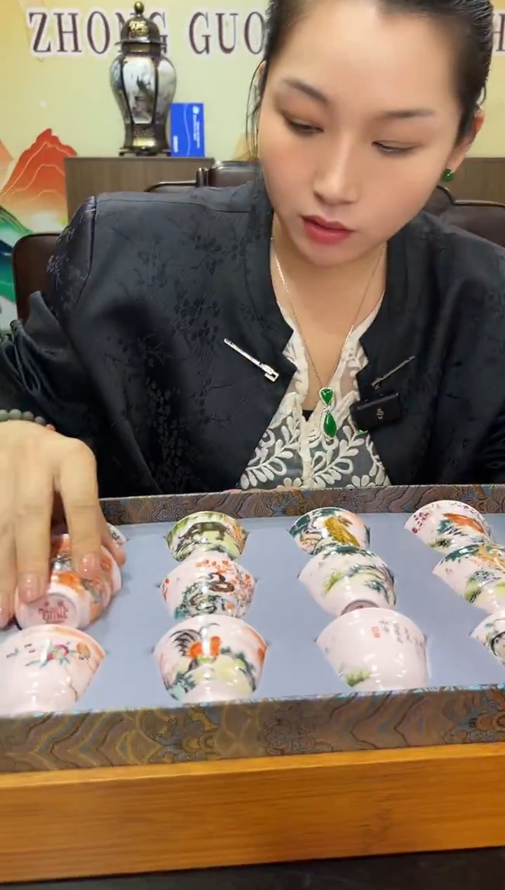 摆件瓷红稀土十二生肖茶具礼盒装