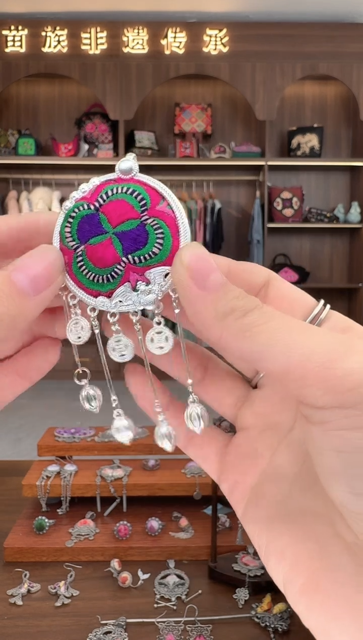 【闪购商品】织绣扶光苗绣传承162