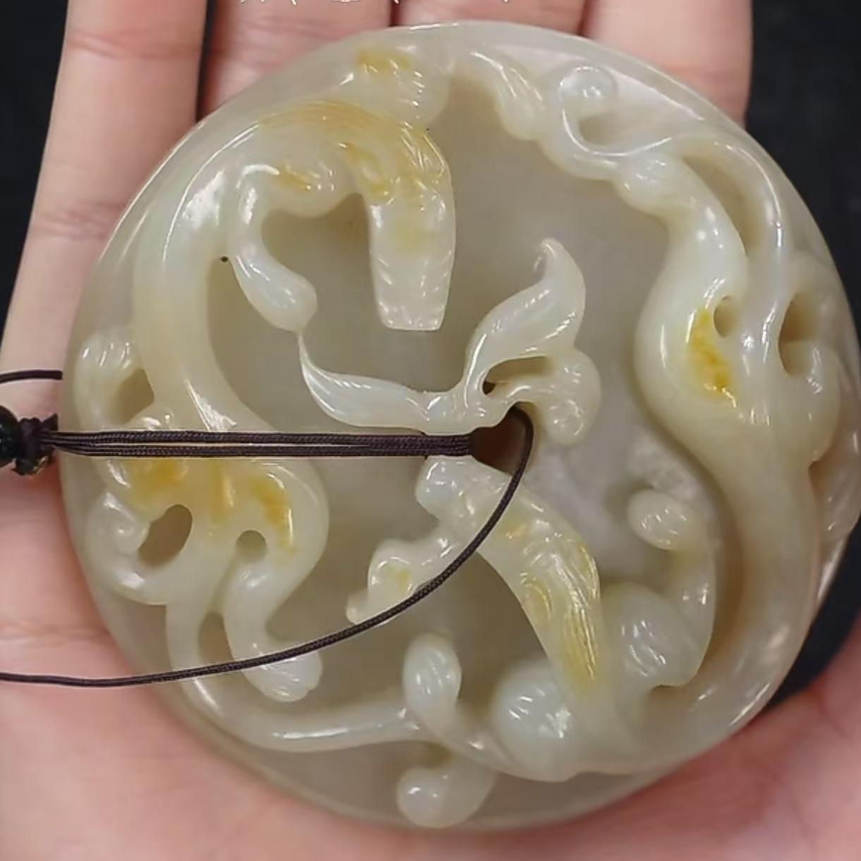 明代和田玉螭龙玉璧