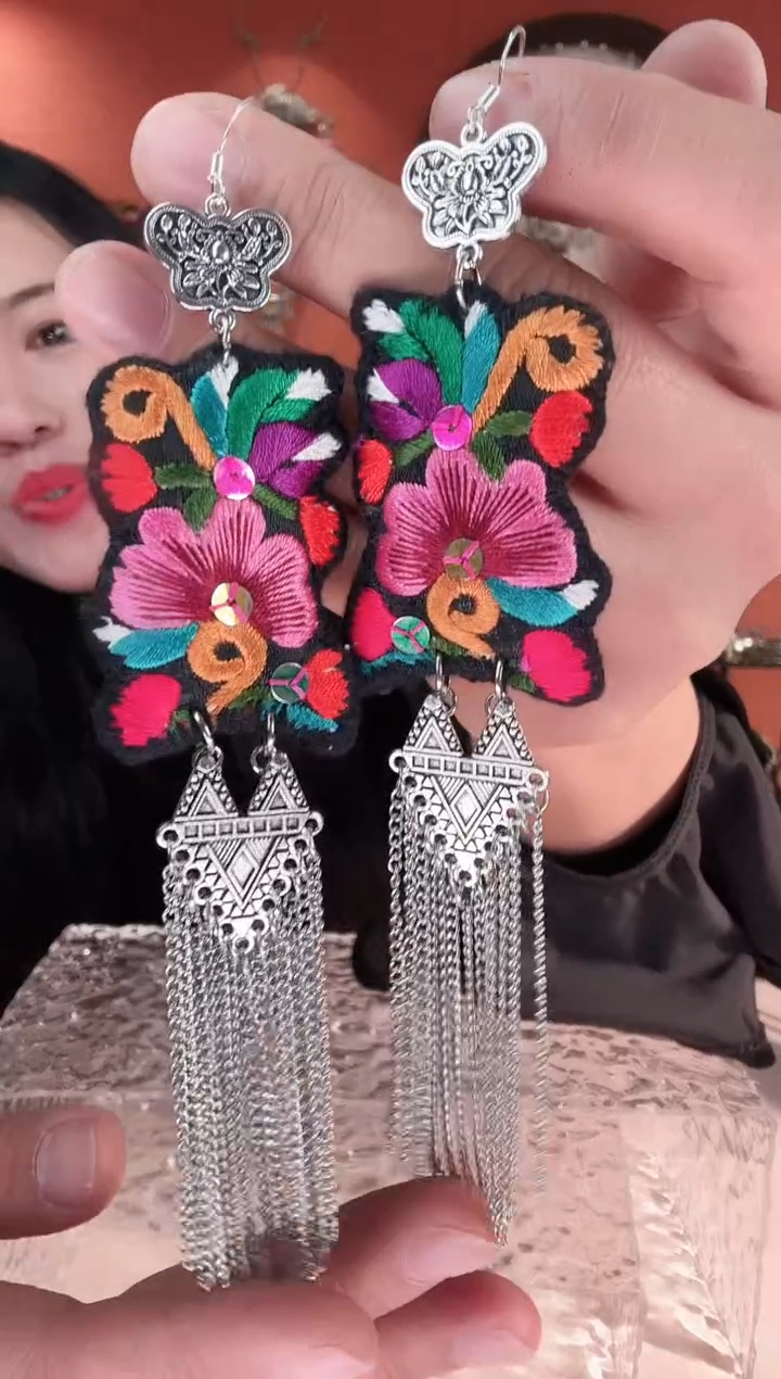 织绣苗银苗绣手工刺绣首饰12