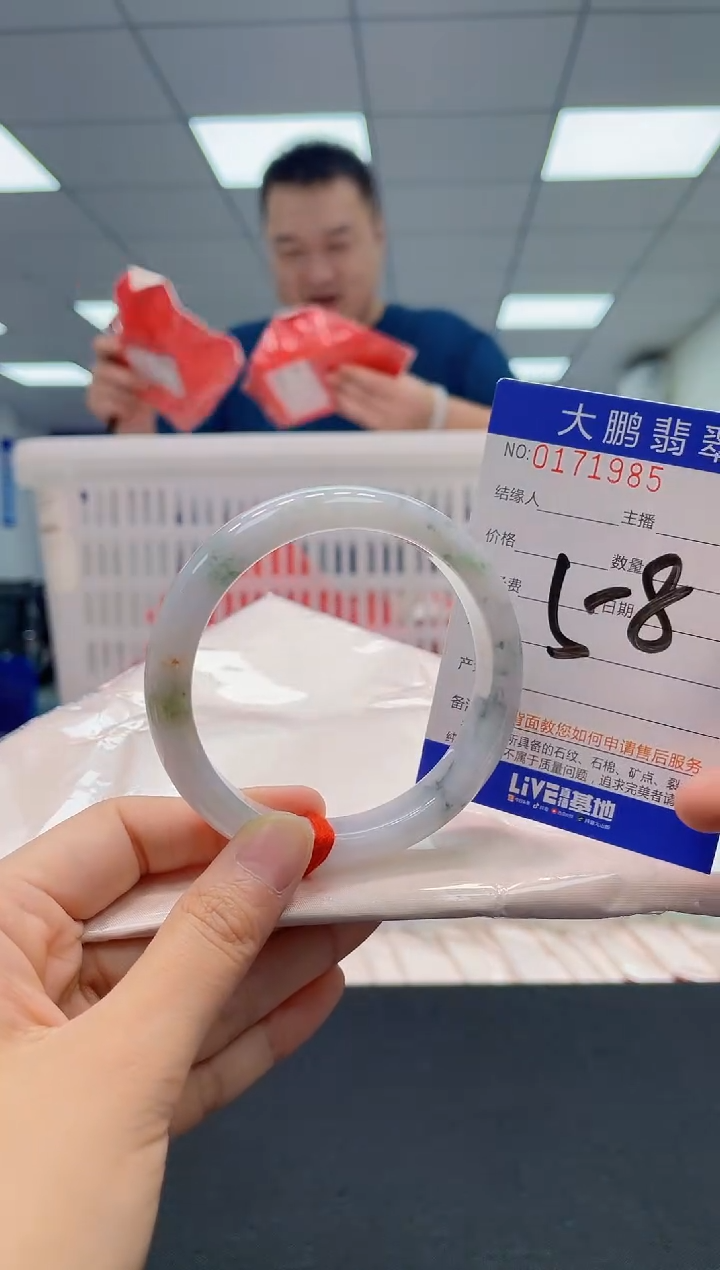 翡翠未镶嵌手镯AAAAAAAAAA