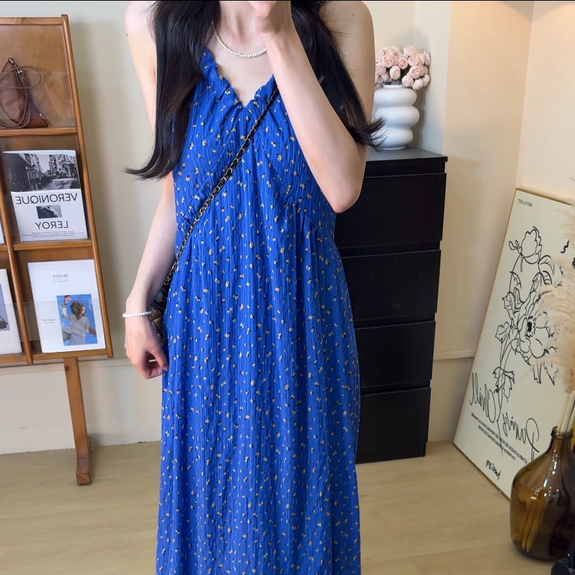 2025夏季蓝色精灵碎花法式气质吊带裙
