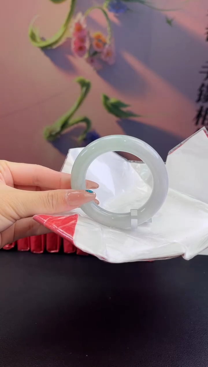 翡翠未镶嵌手镯5翡翠手镯(微瑕）