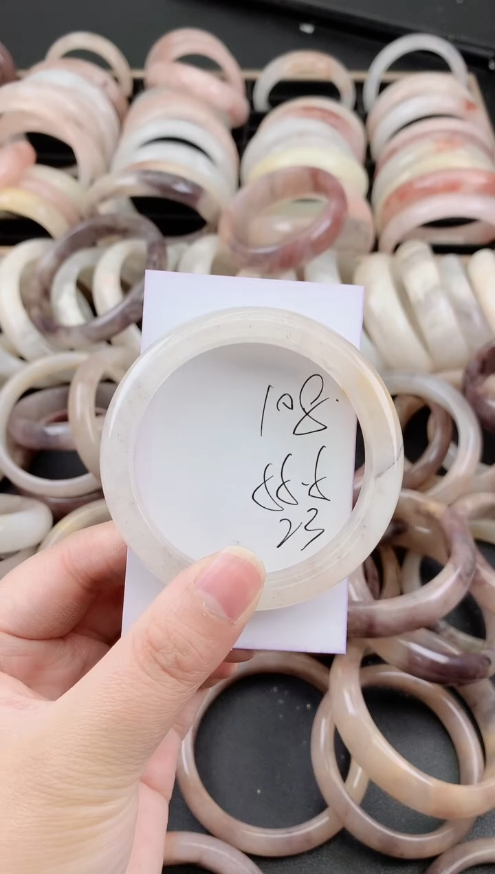 未镶嵌手镯石英质玉（金丝玉）108