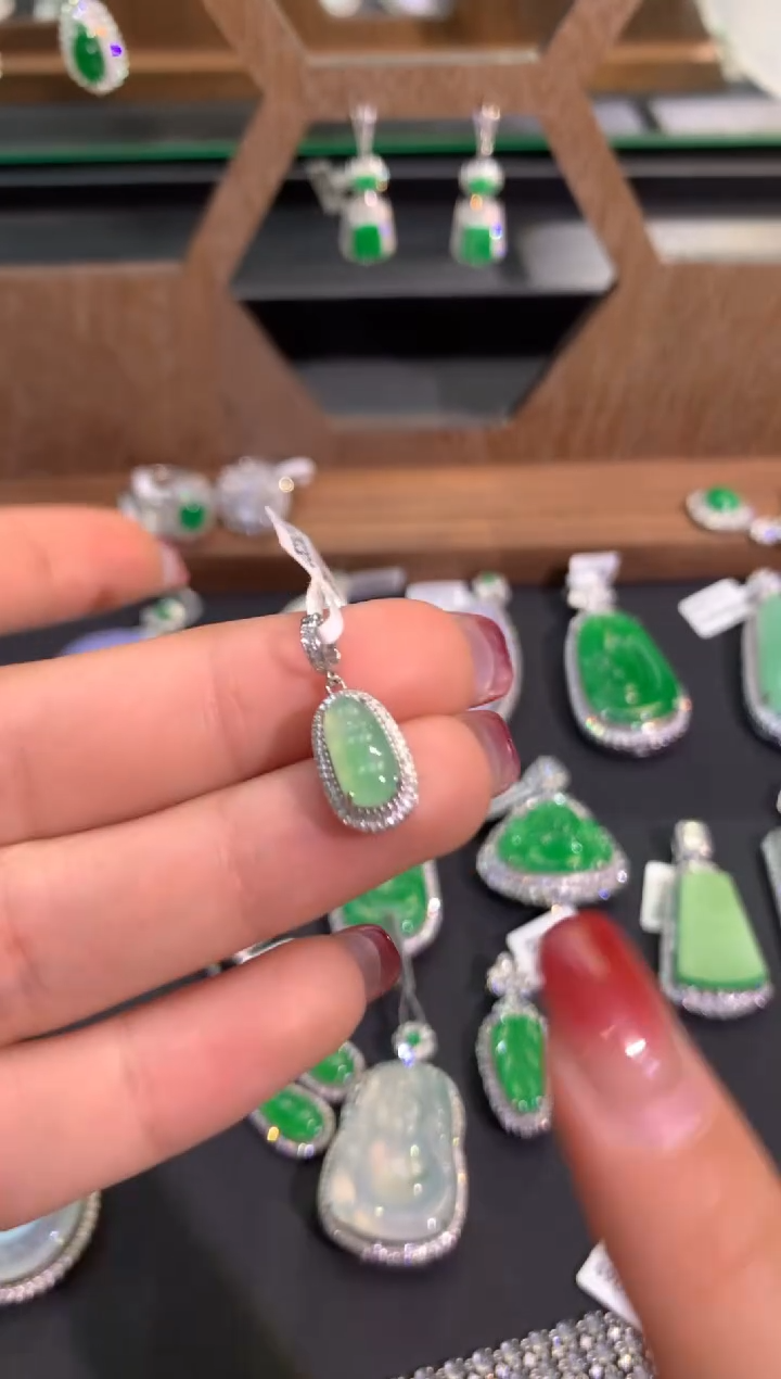 【闪购商品】翡翠吊坠(不含链)18K金镶嵌吊坠