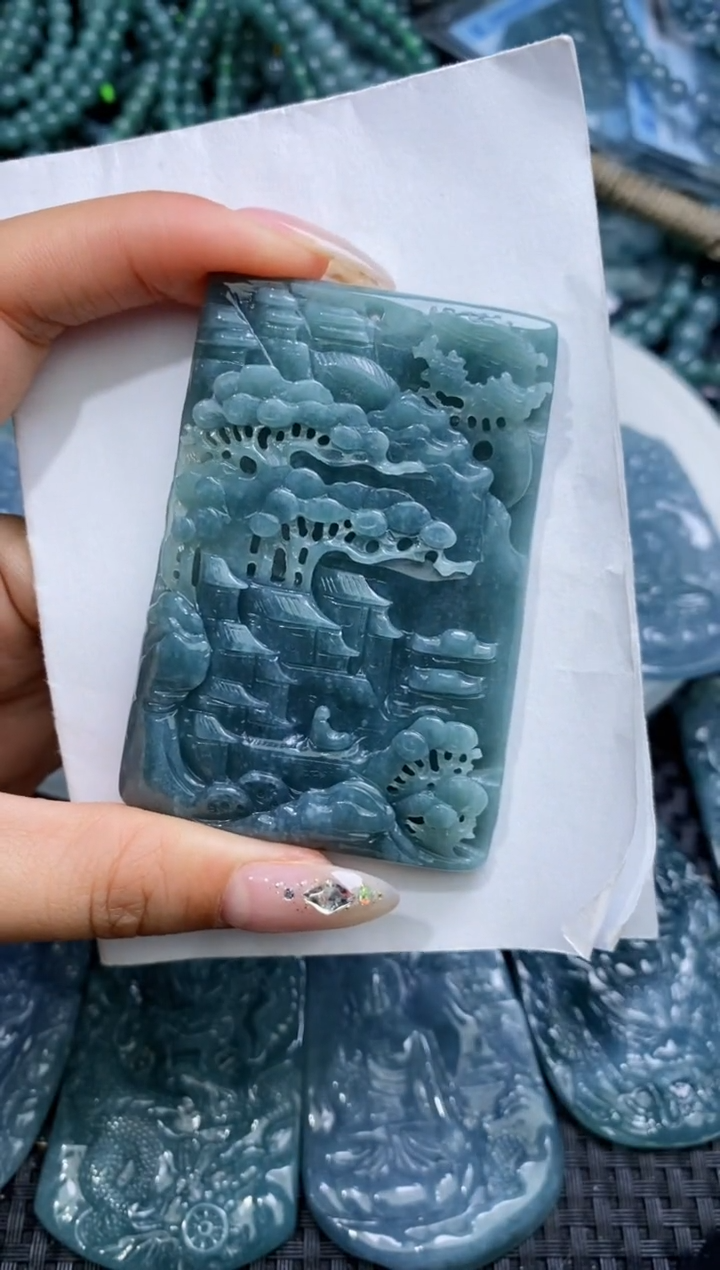 【闪购商品】翡翠颈饰未镶嵌          