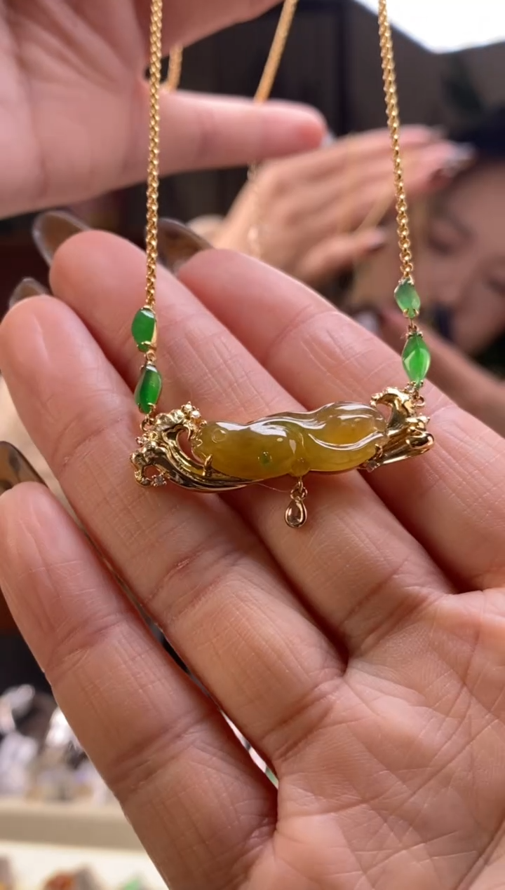 颈饰18K金镶嵌翡翠18126