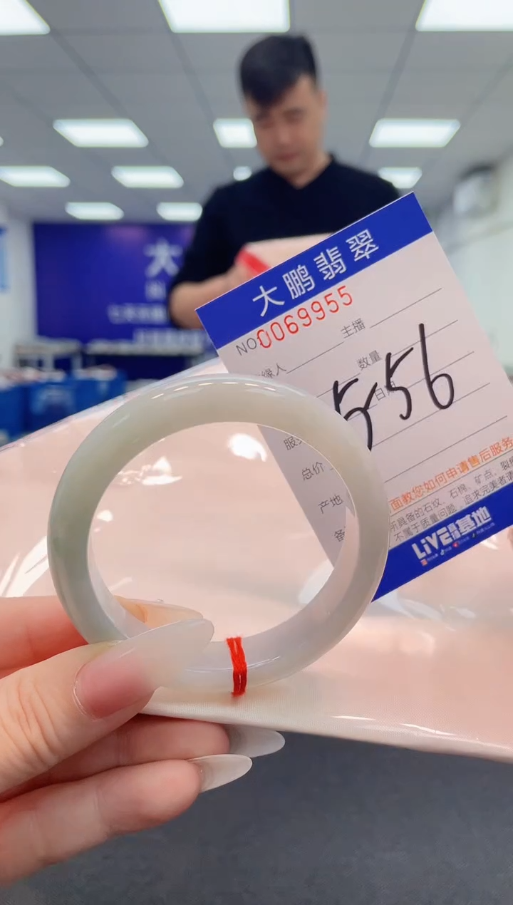 【闪购商品】翡翠手镯未镶嵌           