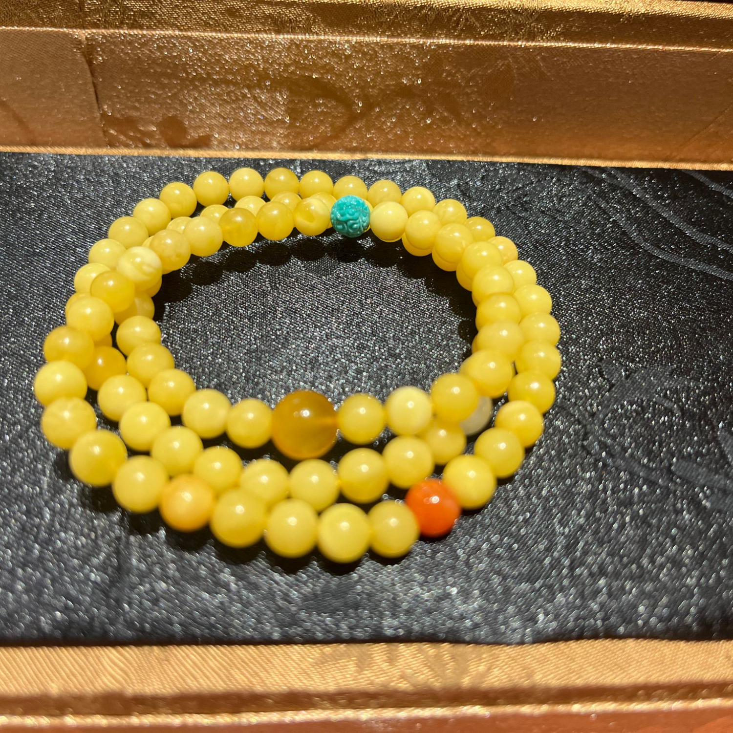 天然蜜蜡手串三圈