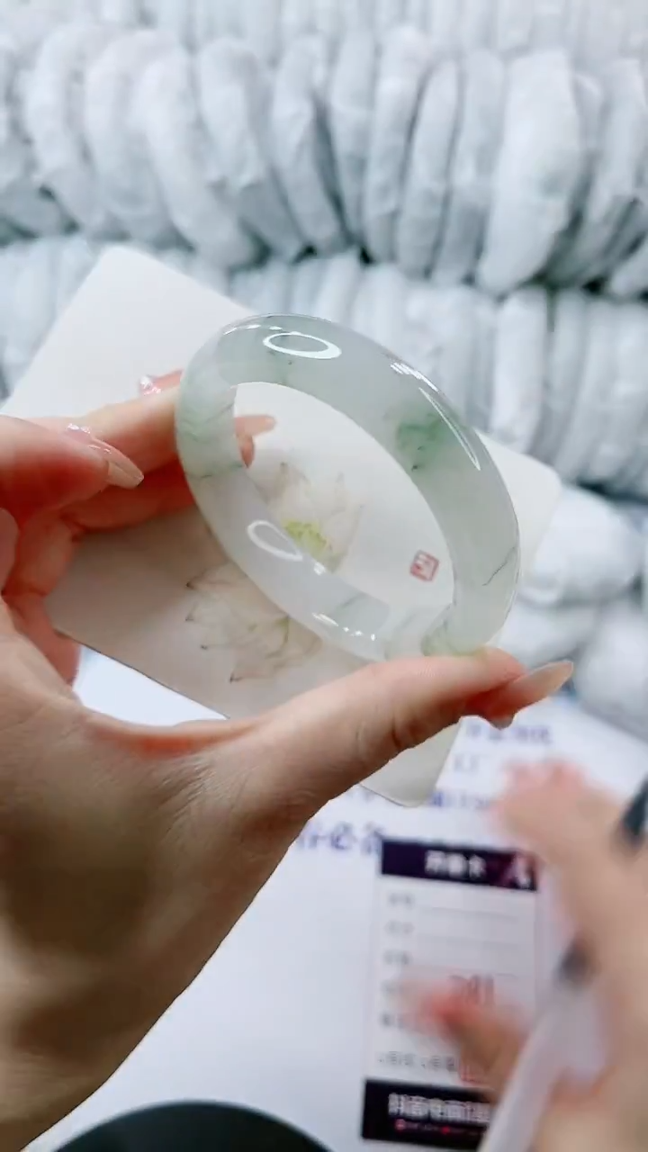 【闪购商品】石英质玉手镯未镶嵌多样性发货D81