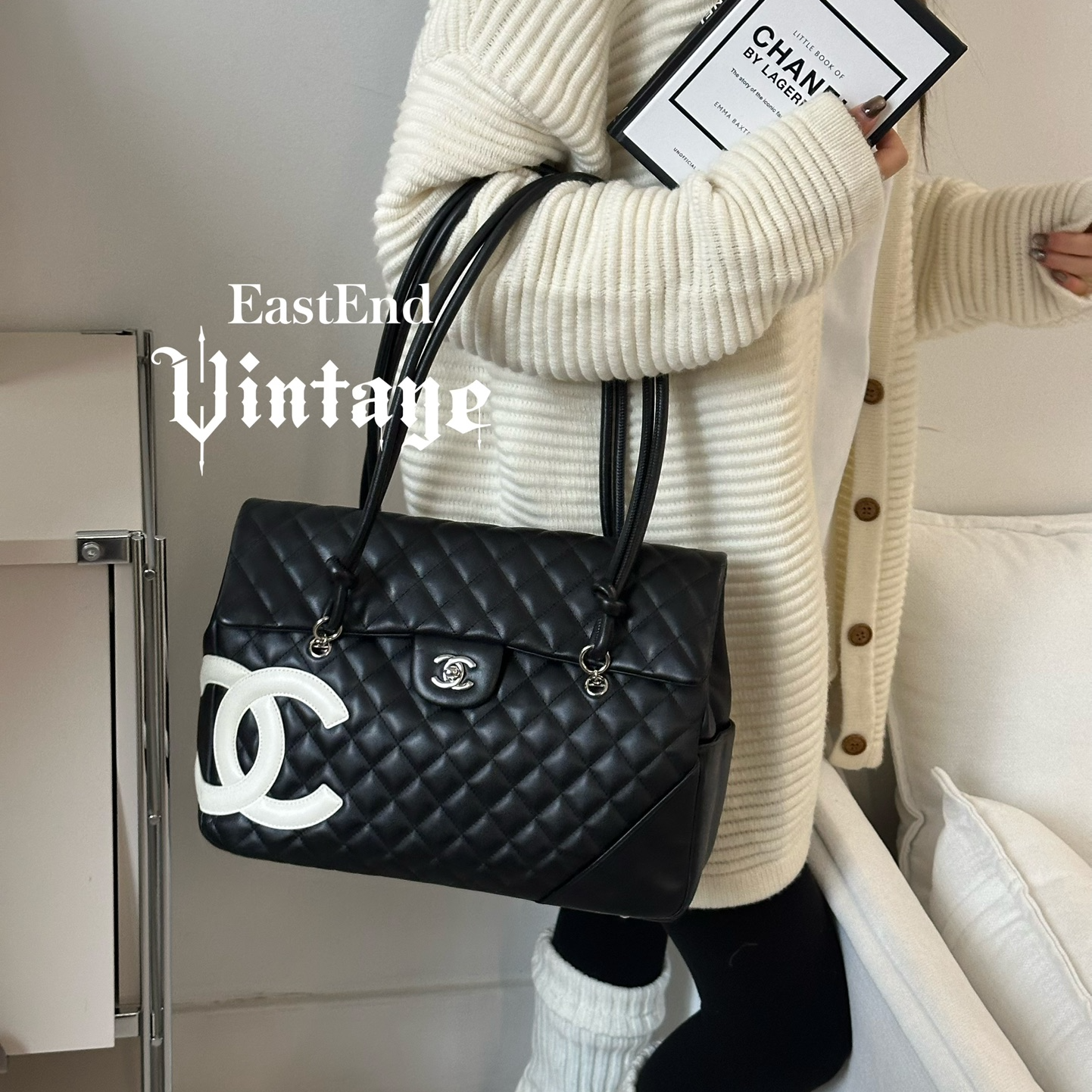 95新 Chanel/香奈儿 東区-黑底白字牛皮康鹏机场包/52884