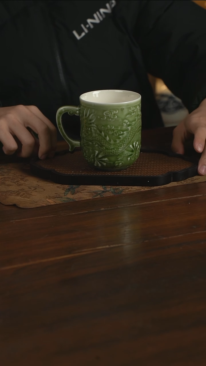 【闪购商品】景德镇御瓷功—梅子青龙纹杯