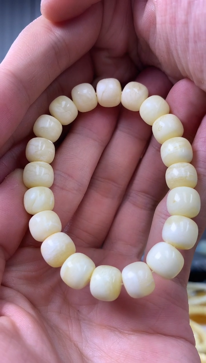 【闪购商品】琥珀裸石未镶嵌手串