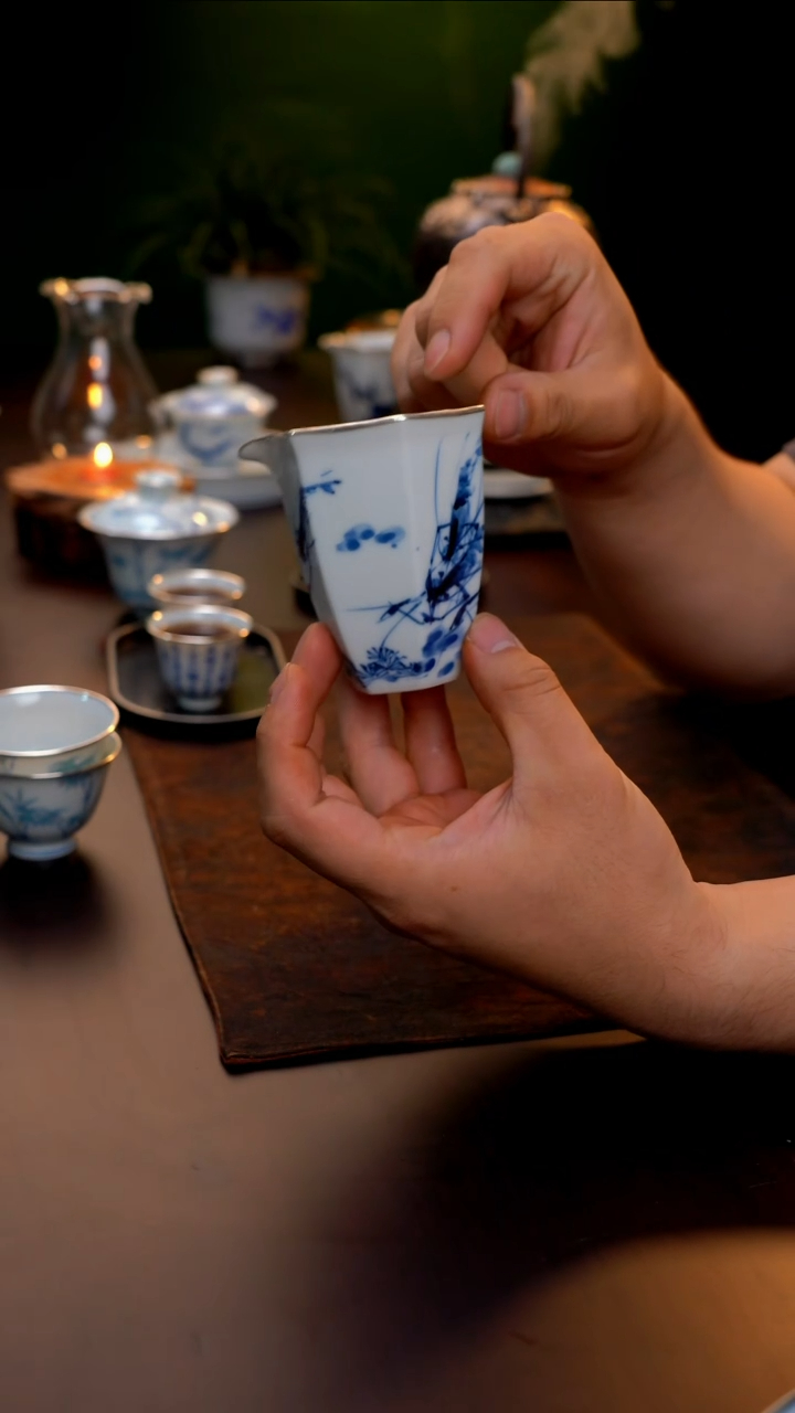 景德镇仿明手绘虾公道杯