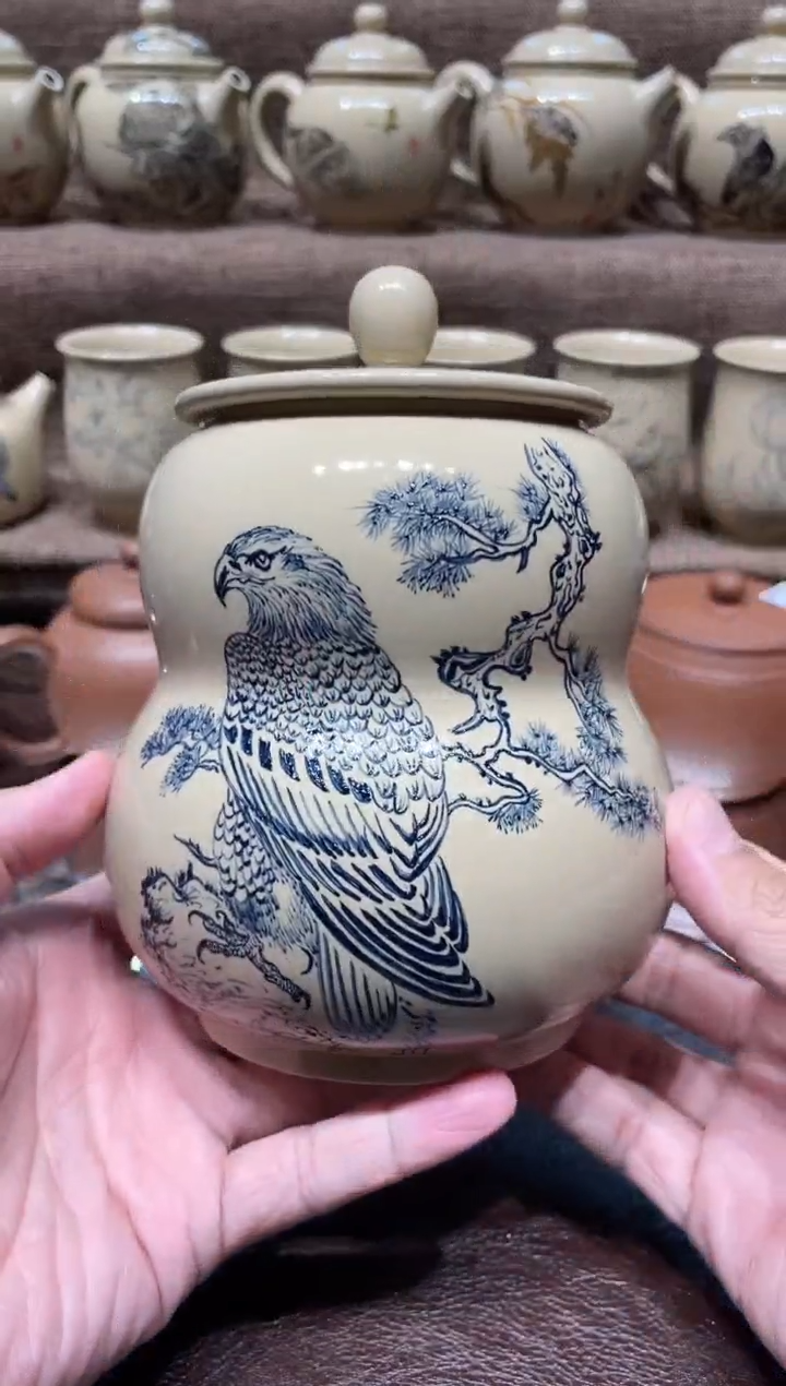 王宇白泥青釉小茶罐