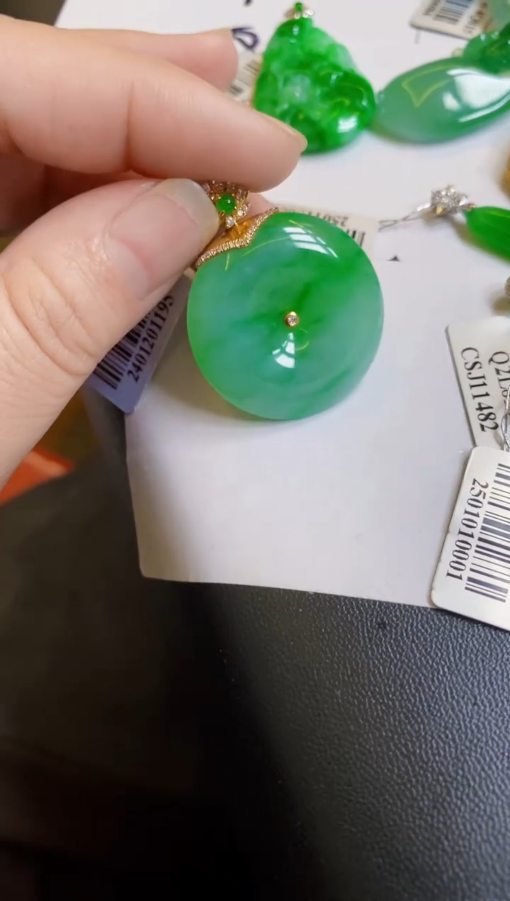 【闪购商品】翡翠颈饰18K金镶嵌扣