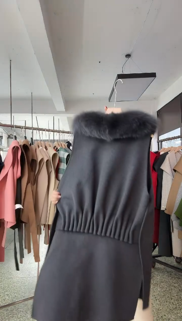 毛领马甲130斤均码