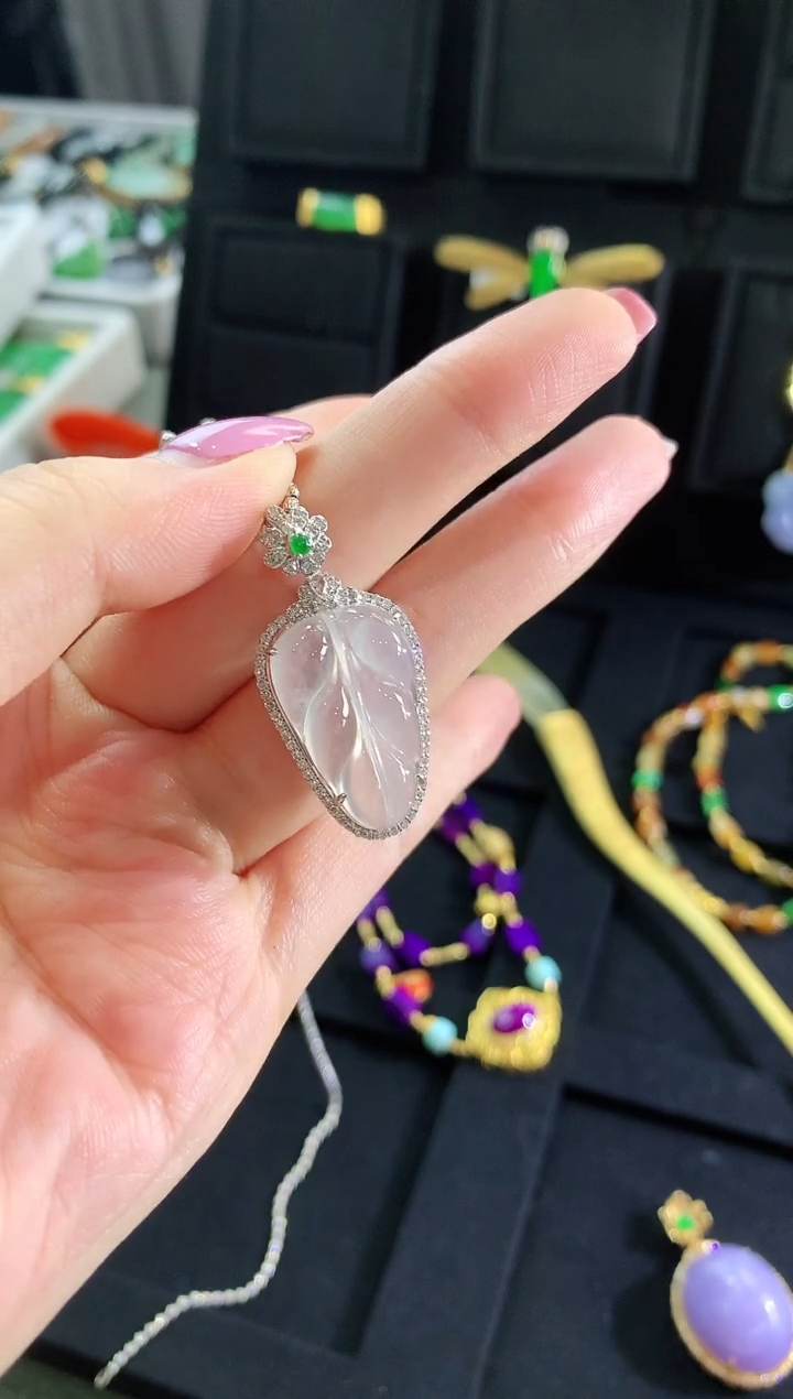 【闪购商品】翡翠吊坠(不含链)18K金镶嵌吊坠