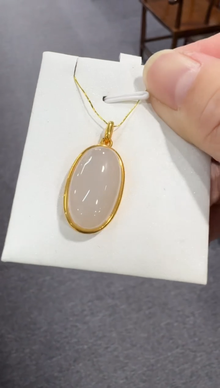 【闪购商品】和田玉吊坠18K金镶嵌鸽子蛋