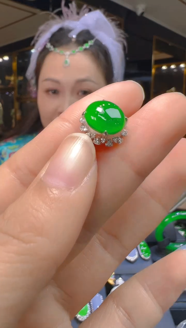 18K金镶嵌戒指翡翠060 