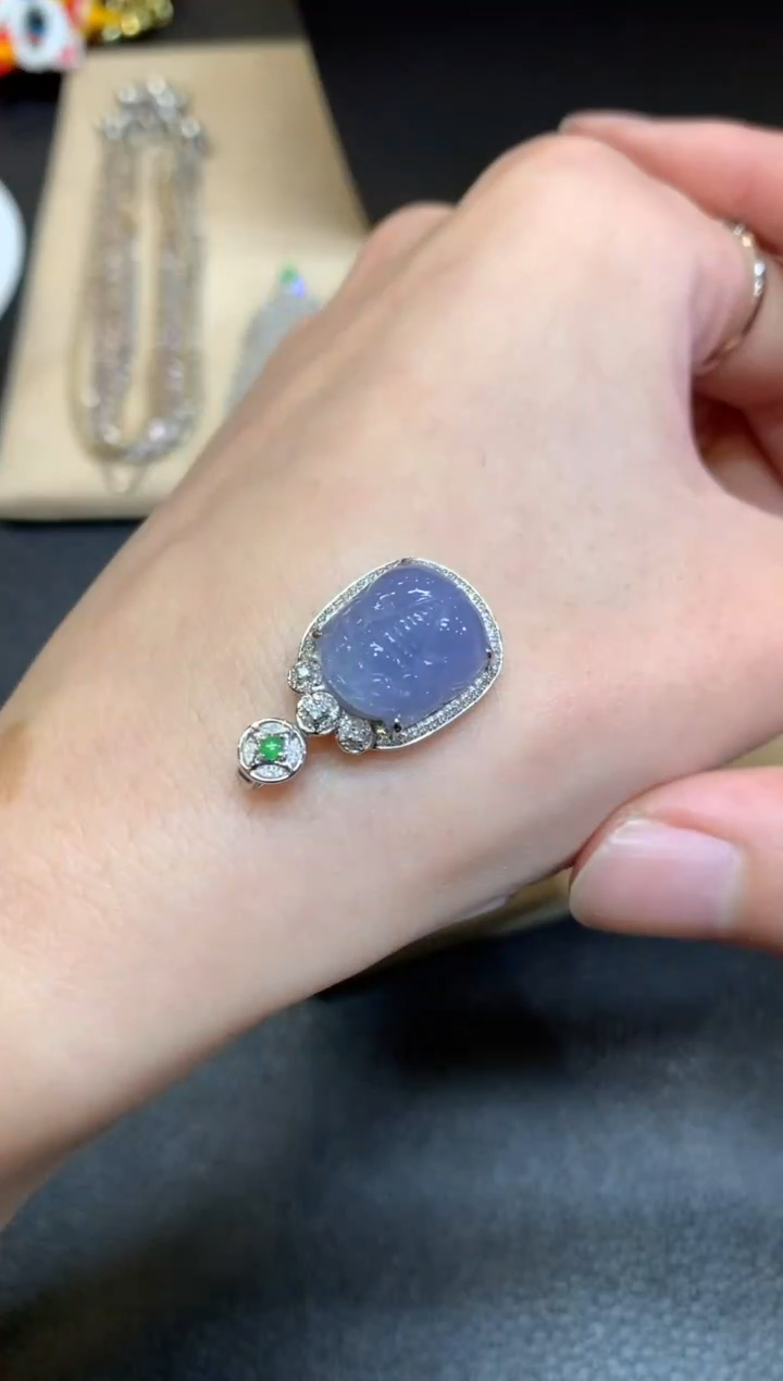 【闪购商品】翡翠颈饰18K金镶嵌貔貅【无服务费】