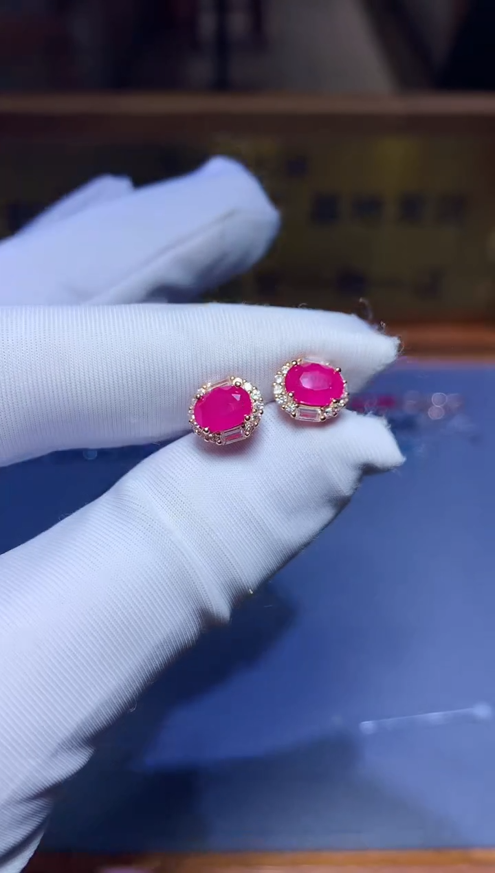 【闪购商品】红宝石耳饰银S925镶嵌........
