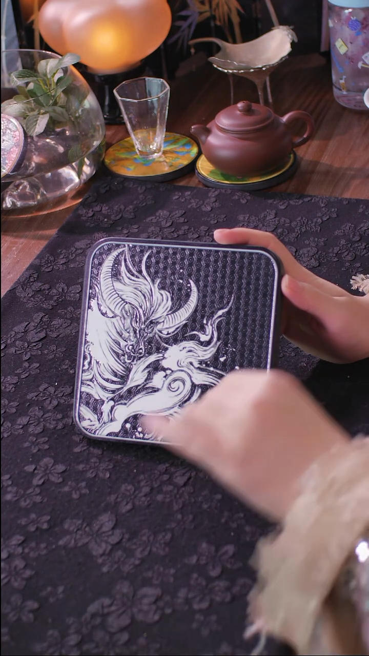 壹藏贰宝龙牛图案杯垫一片